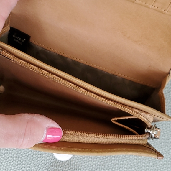 Coach Tan Wallet - Picture 4 of 4